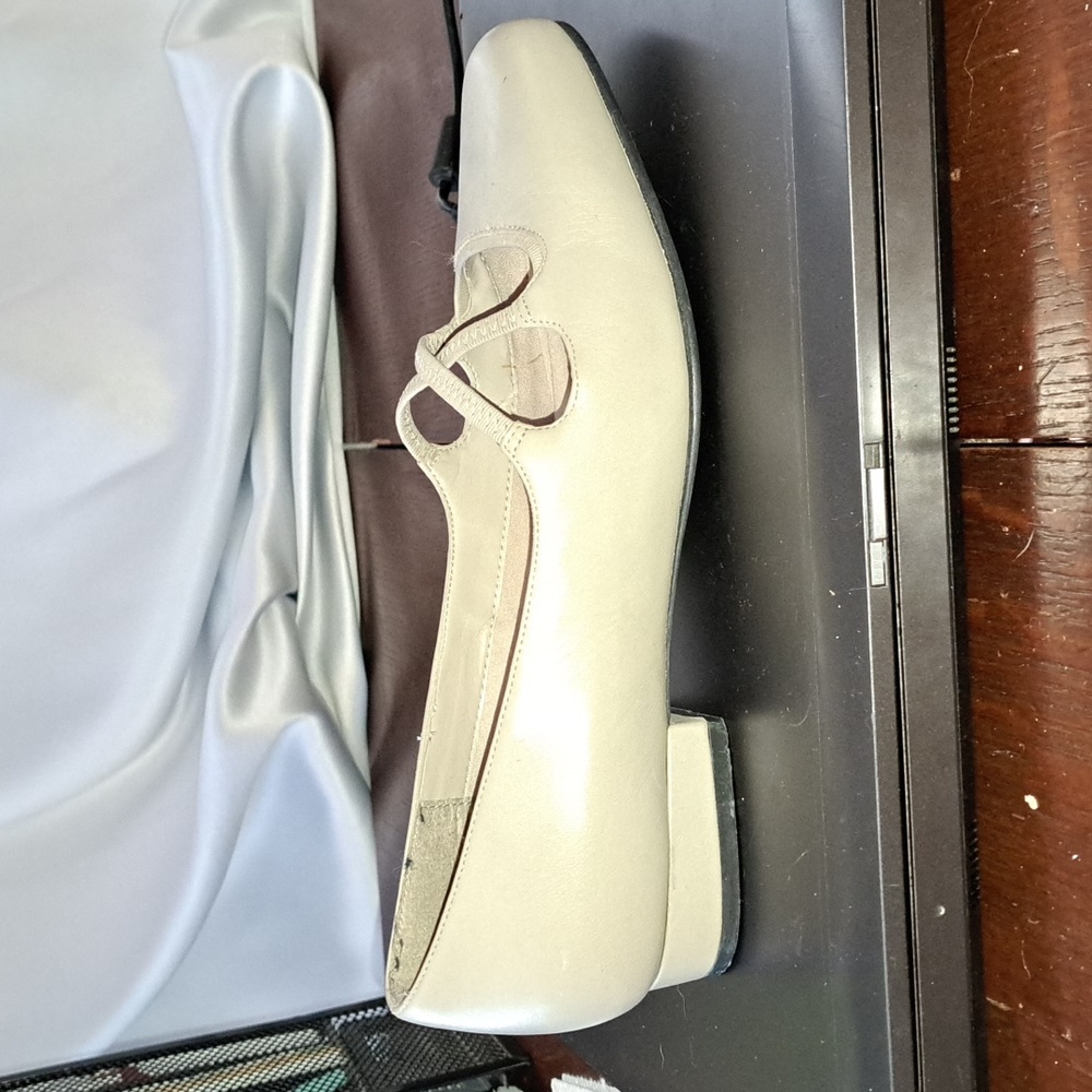 Elegant Women's Dark Bone  Flats Liz Baker size 8W - Picture 8 of 9